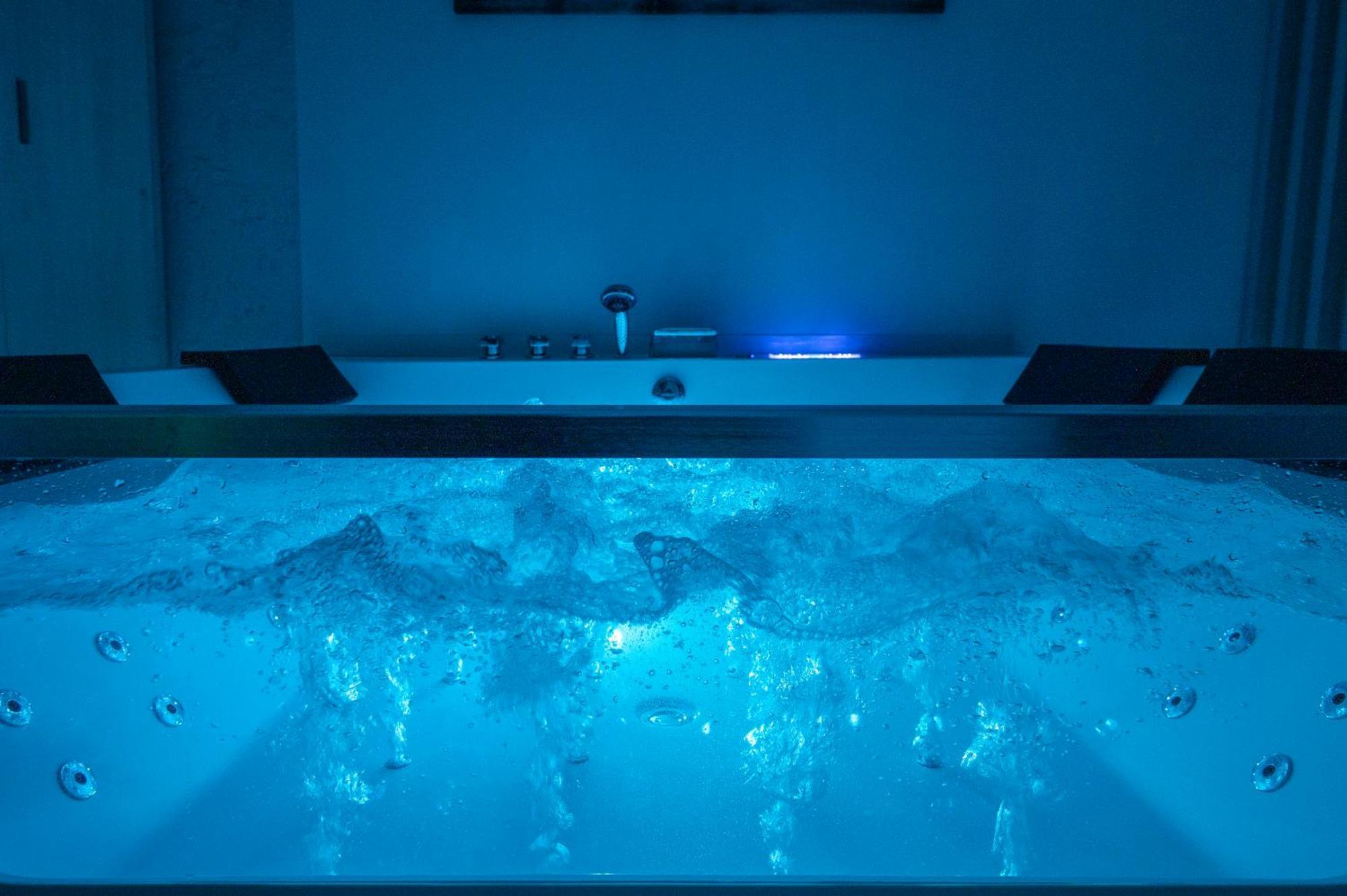 סלוניקי Premium Jacuzzi Suite At The City Center, By Aqua Platinum מראה חיצוני תמונה