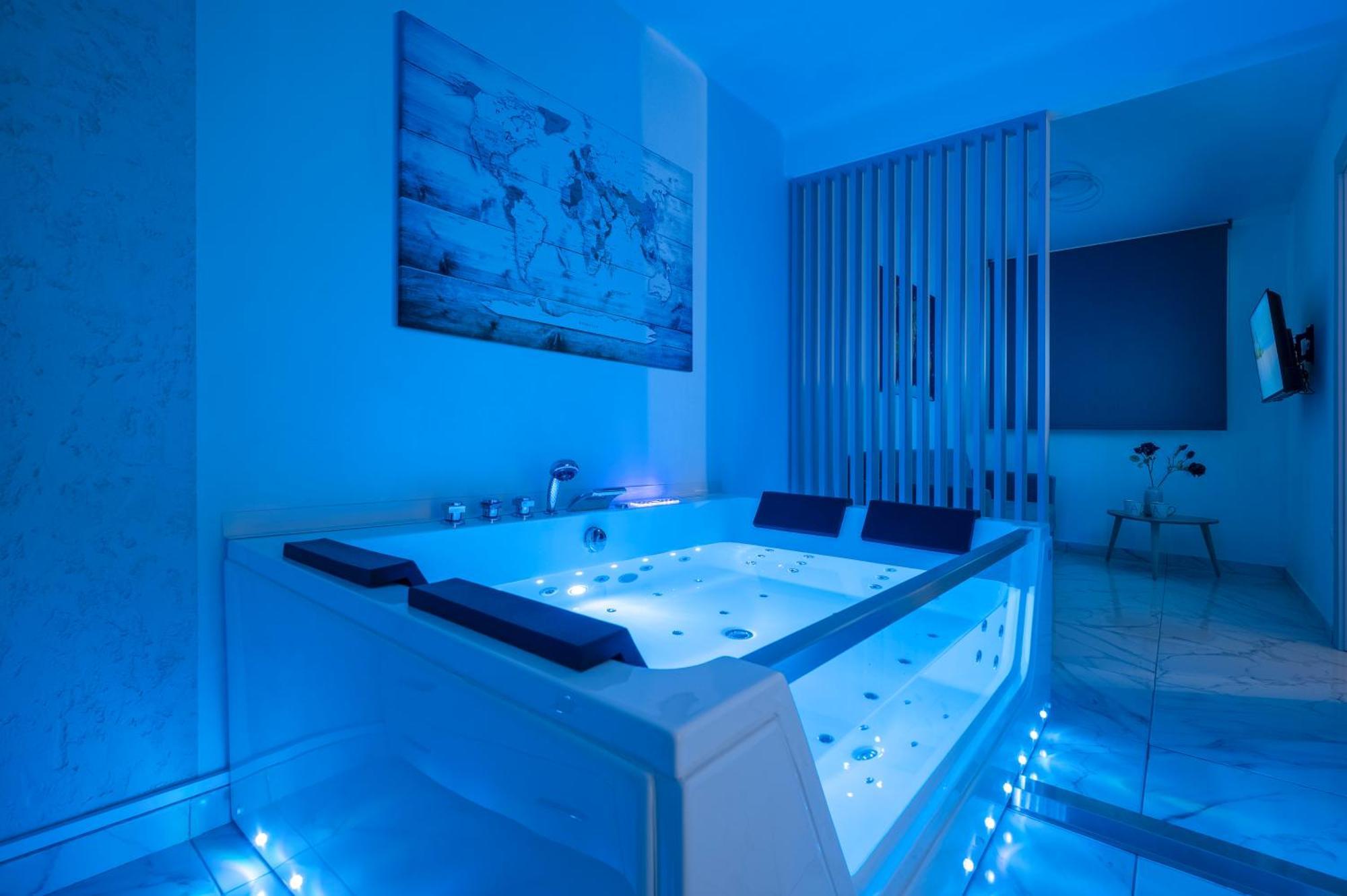 סלוניקי Premium Jacuzzi Suite At The City Center, By Aqua Platinum מראה חיצוני תמונה